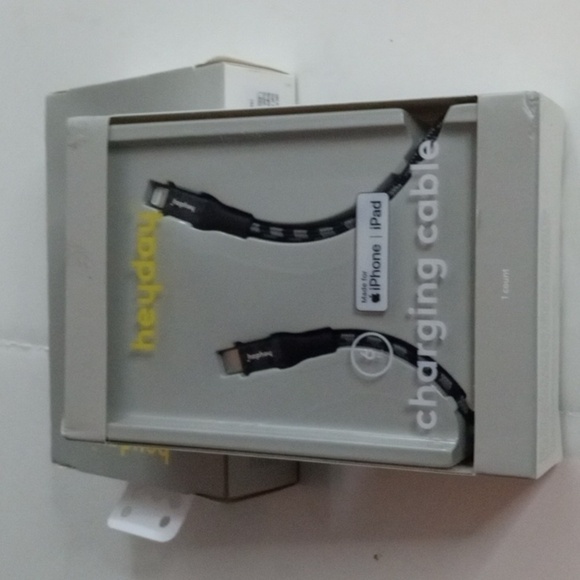 Heyday 6" Lighting to USB C Braided Charging Cable for iPhone/iPad NIB - Picture 2 of 4